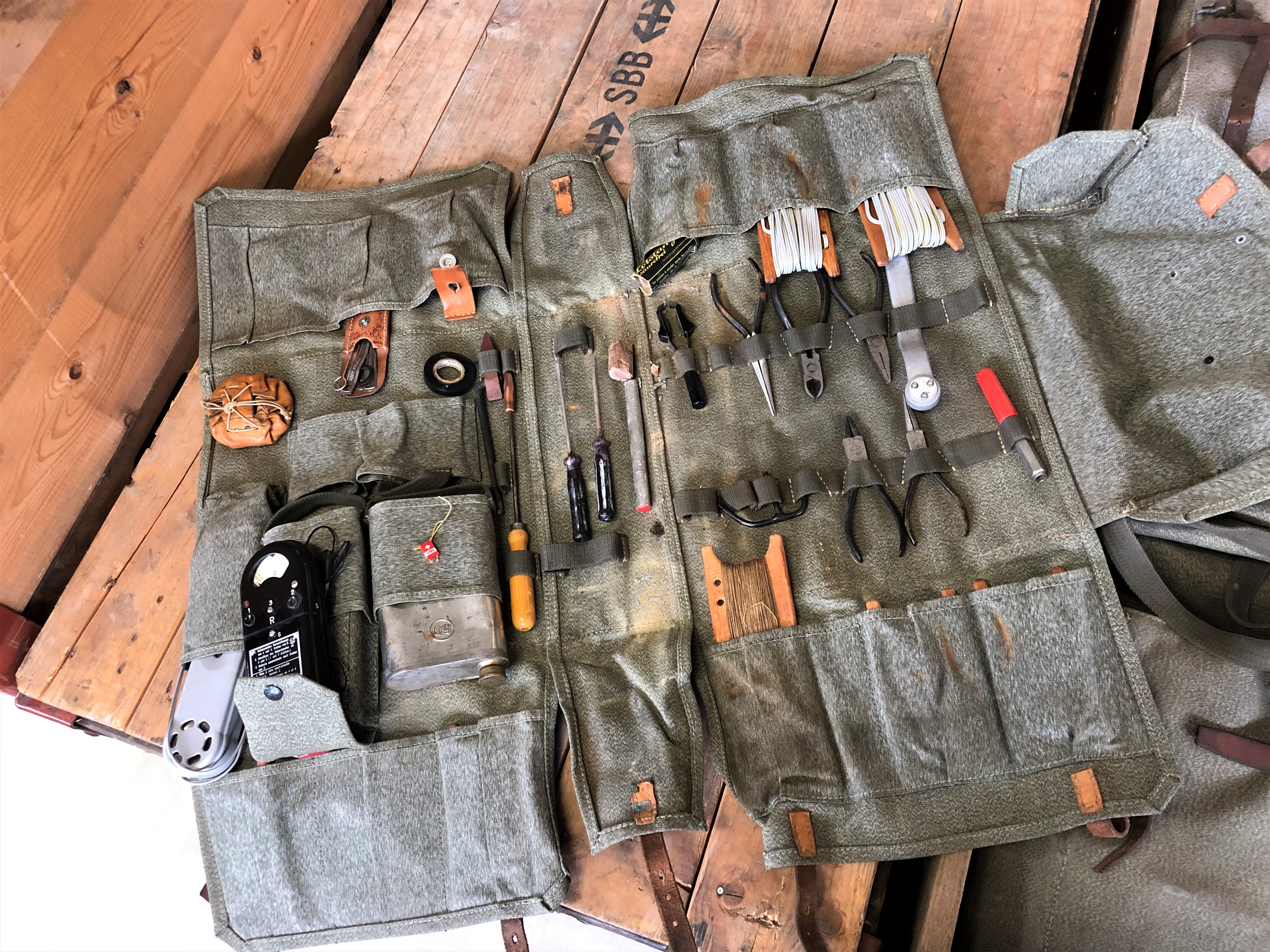 Schweizer Armee - Fernmelde / Funk Werkzeugsatz m. Lötlampe