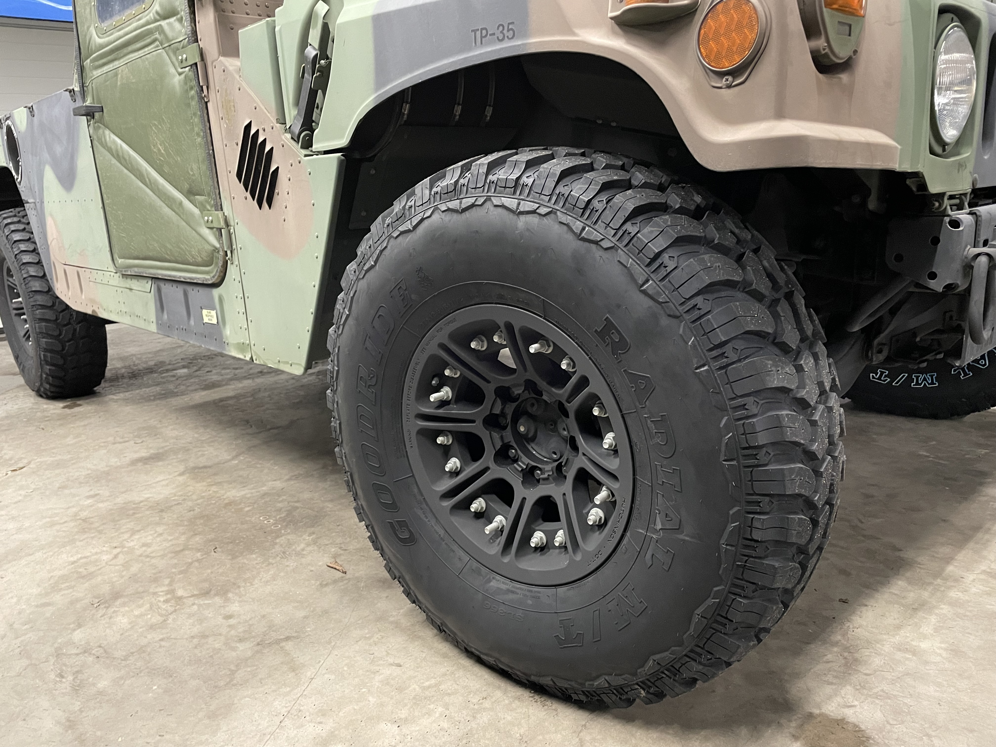 Hutchinson Beadlock WA-1174 8 Loch Hummer H1 Hmmwv u. Dodge etc